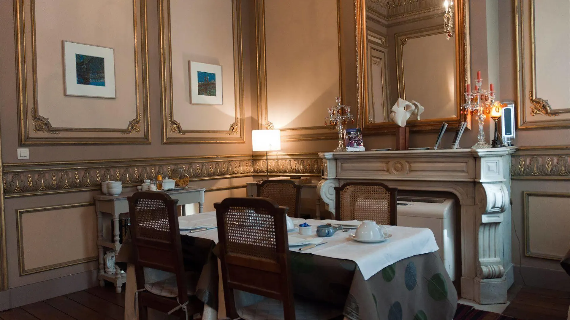 B&B Maison Az Saint-Gilles Oda ve Kahvaltı