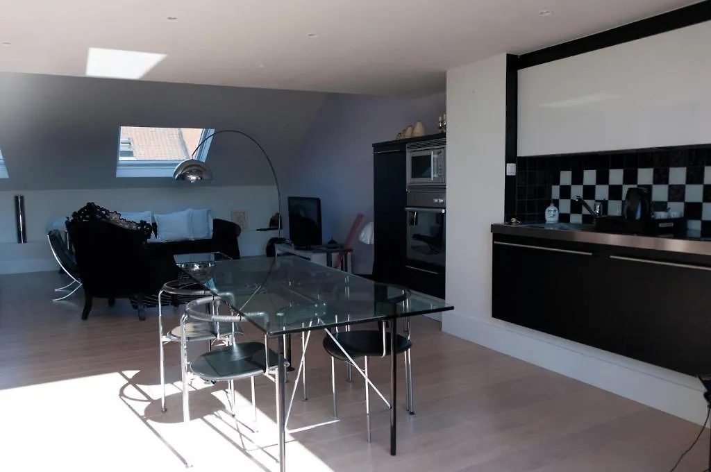 B&B Maison Az Saint-Gilles Bed & Breakfast