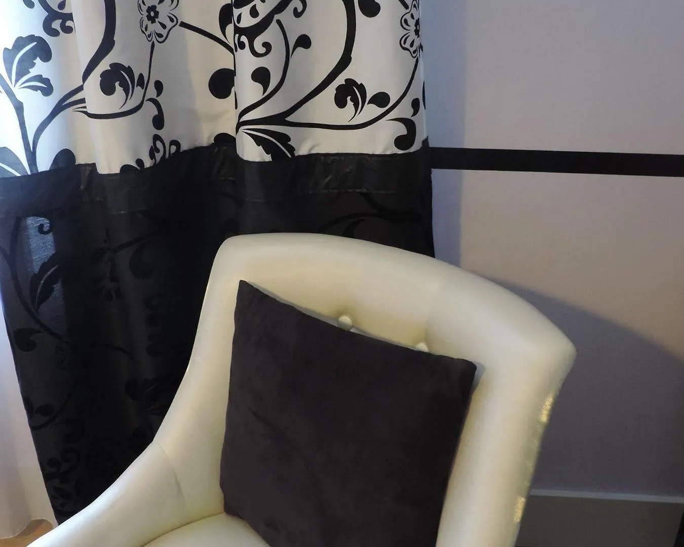 B&B Maison Az Saint-Gilles Bed & Breakfast